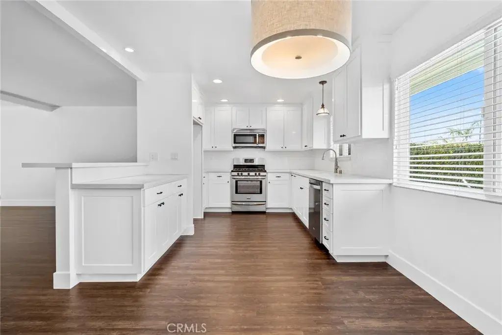 384 16th Place A, Costa Mesa