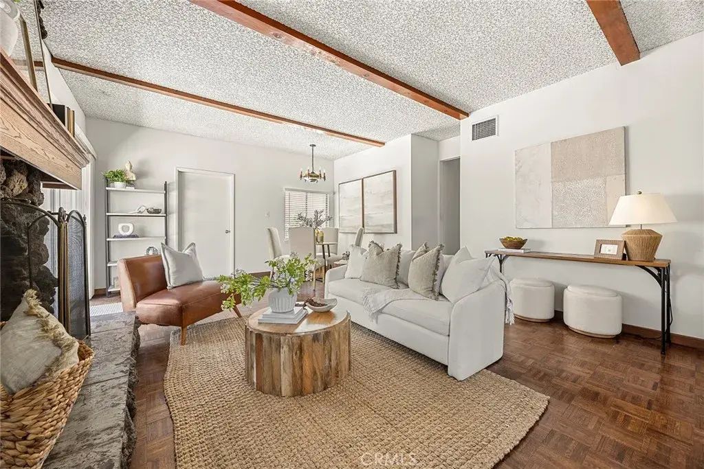 14725 Grayville, La Mirada
