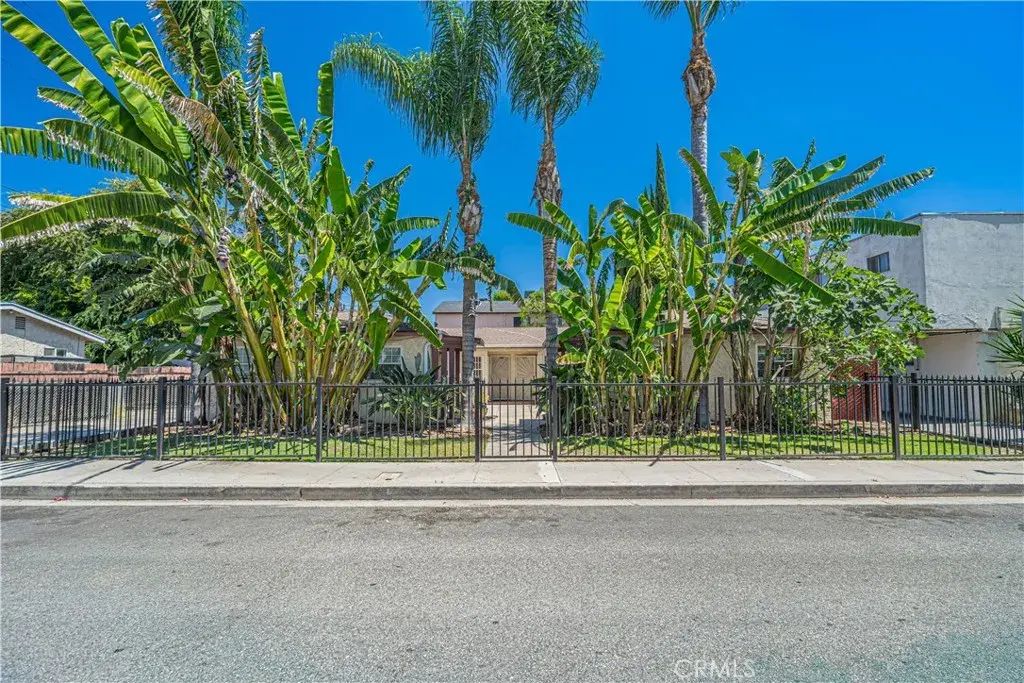 210 W Spazier, Burbank