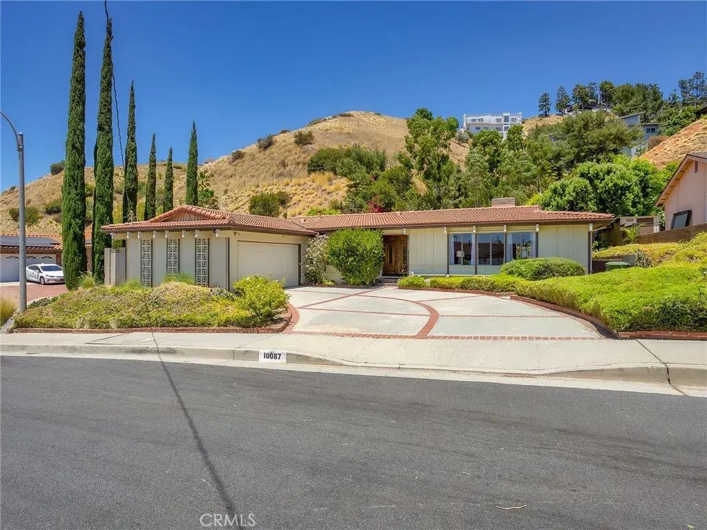 10087 Sully Drive, Sun Valley