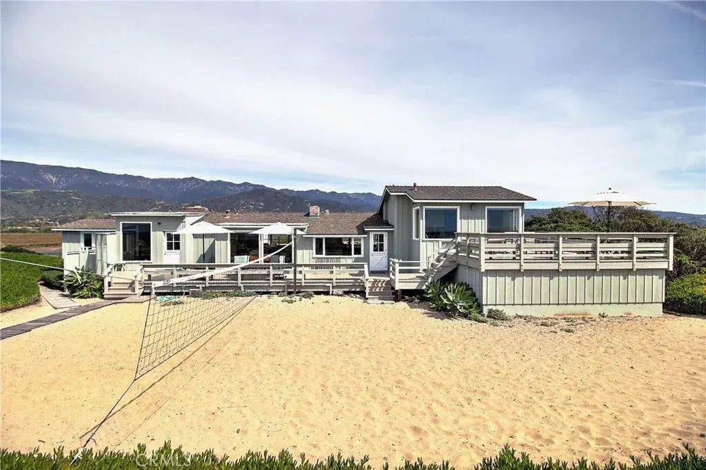 539 Sand Point, Carpinteria