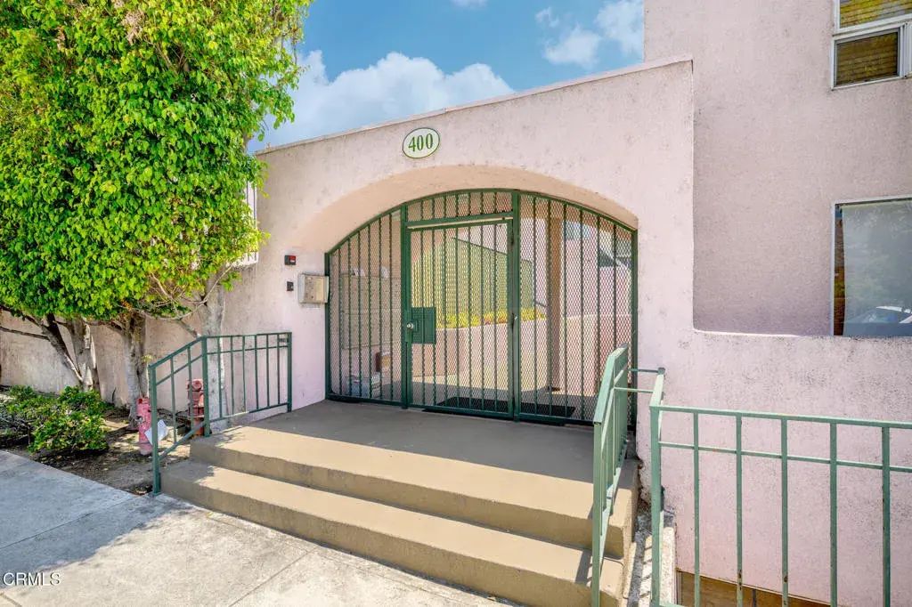 400 Monterey Road 16, Glendale