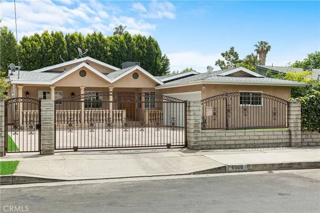 6508 Mammoth Avenue, Valley Glen