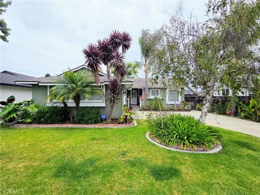 3111 Petaluma, Long Beach
