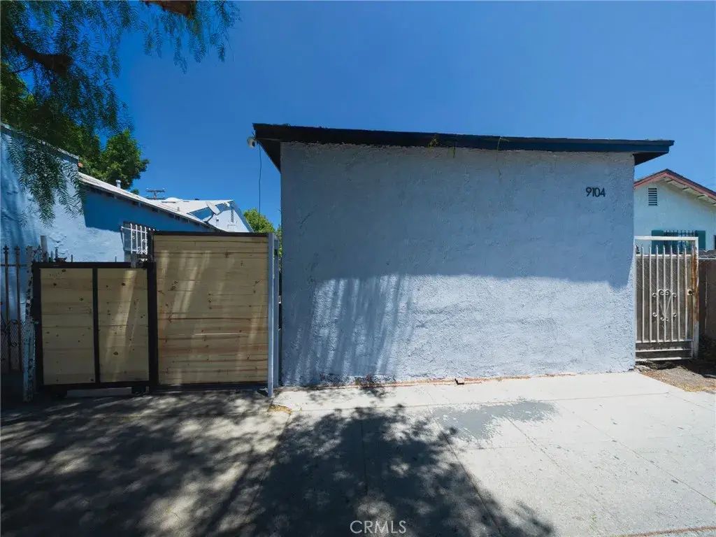 9104 S Main, Los Angeles
