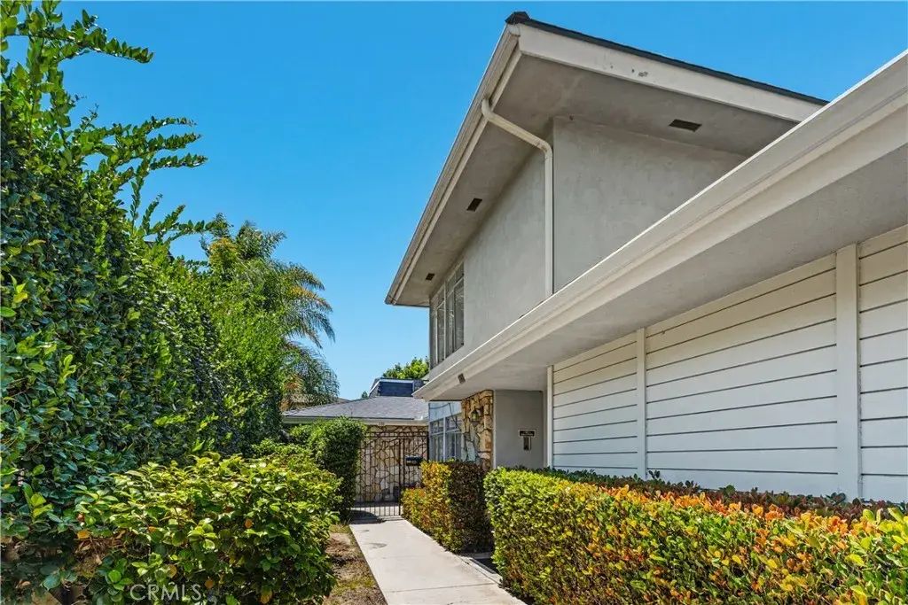 359-361 Roswell, Long Beach