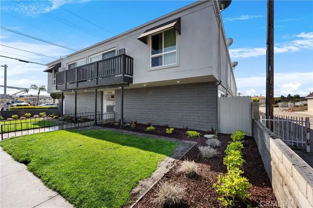 9746 Park, Bellflower