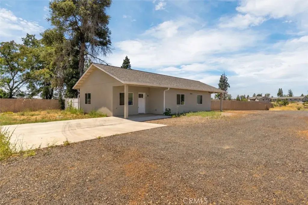 5522 Clark, Paradise