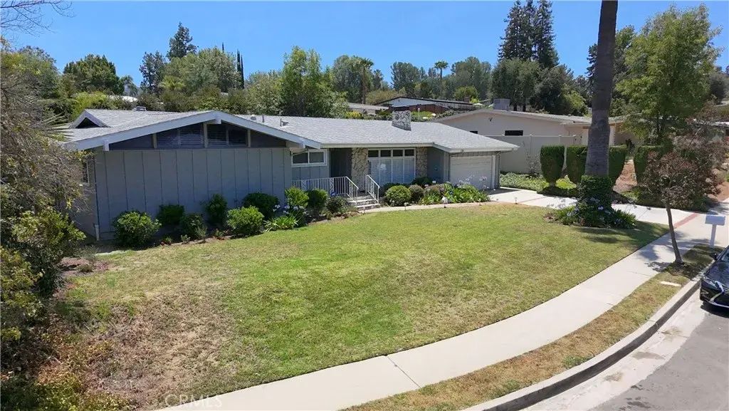 18836 La Amistad, Tarzana