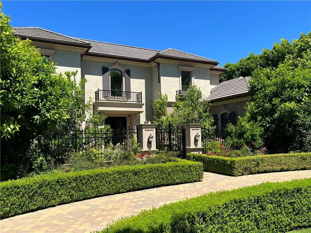 355 W Palm Dr, Arcadia