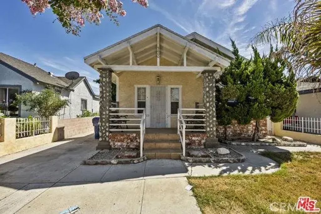 5600 Smiley, Los Angeles
