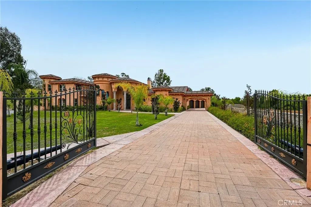 14420 Merlot Court, Riverside
