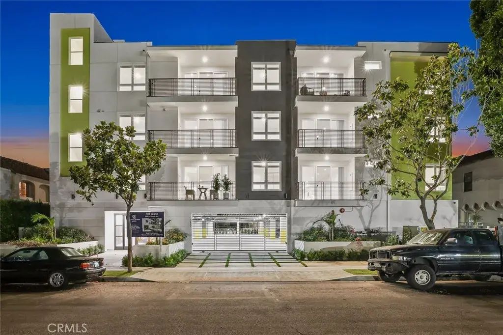 5820 La Mirada Avenue 401, Hollywood