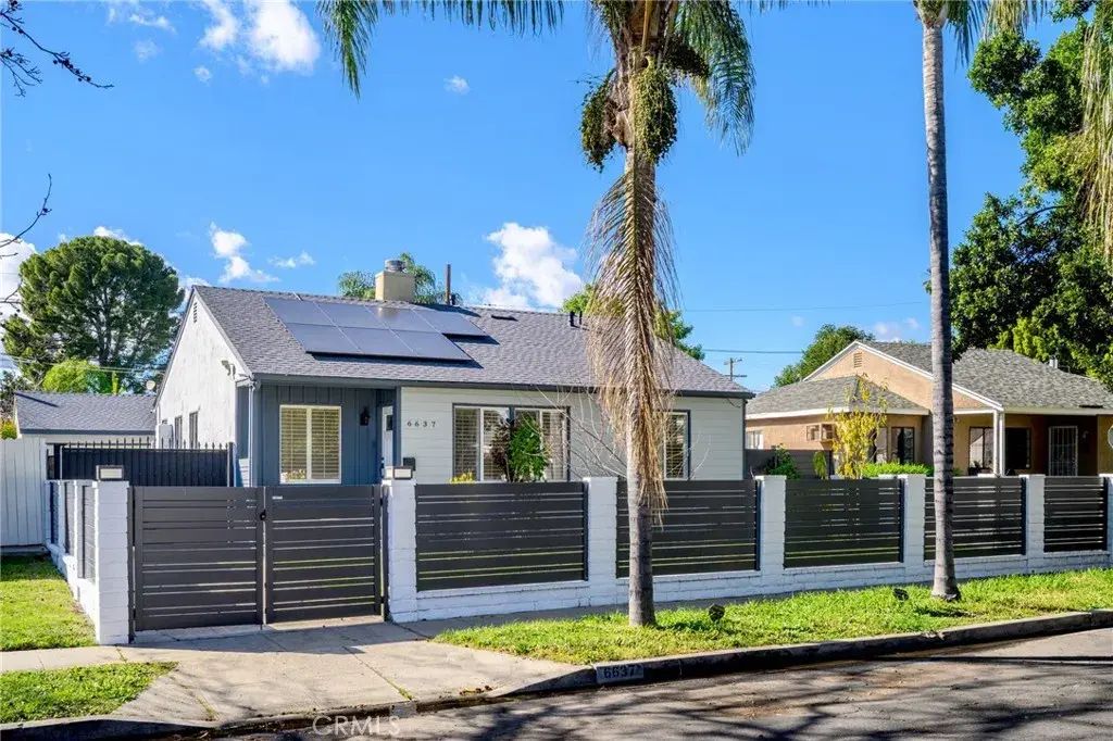 6637 Capps, Reseda