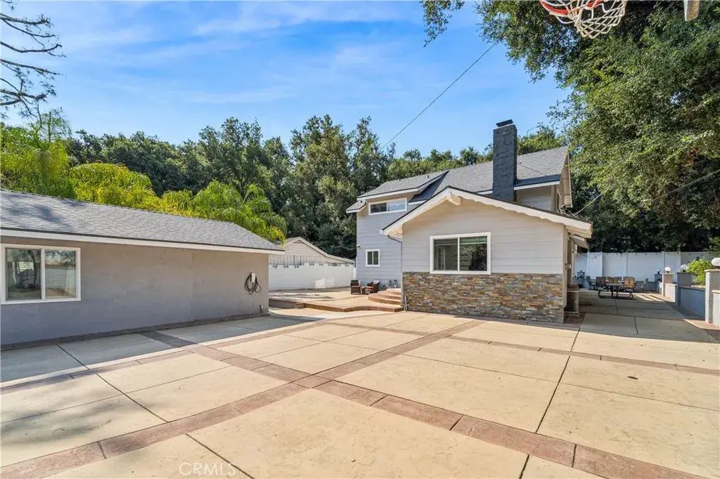 21366 Rios Street, Woodland Hills