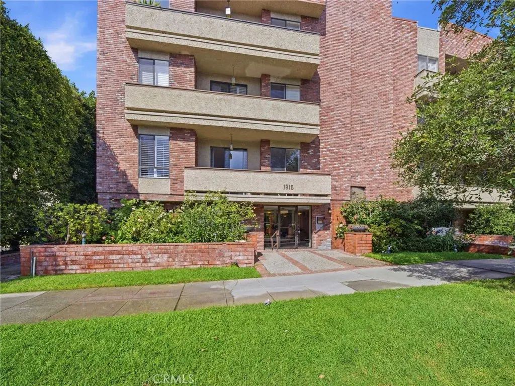 1315 Roxbury Dr 204, Los Angeles