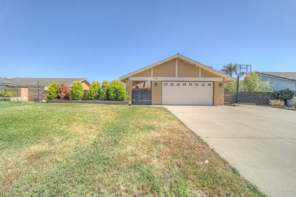 6591 Grant, Chino