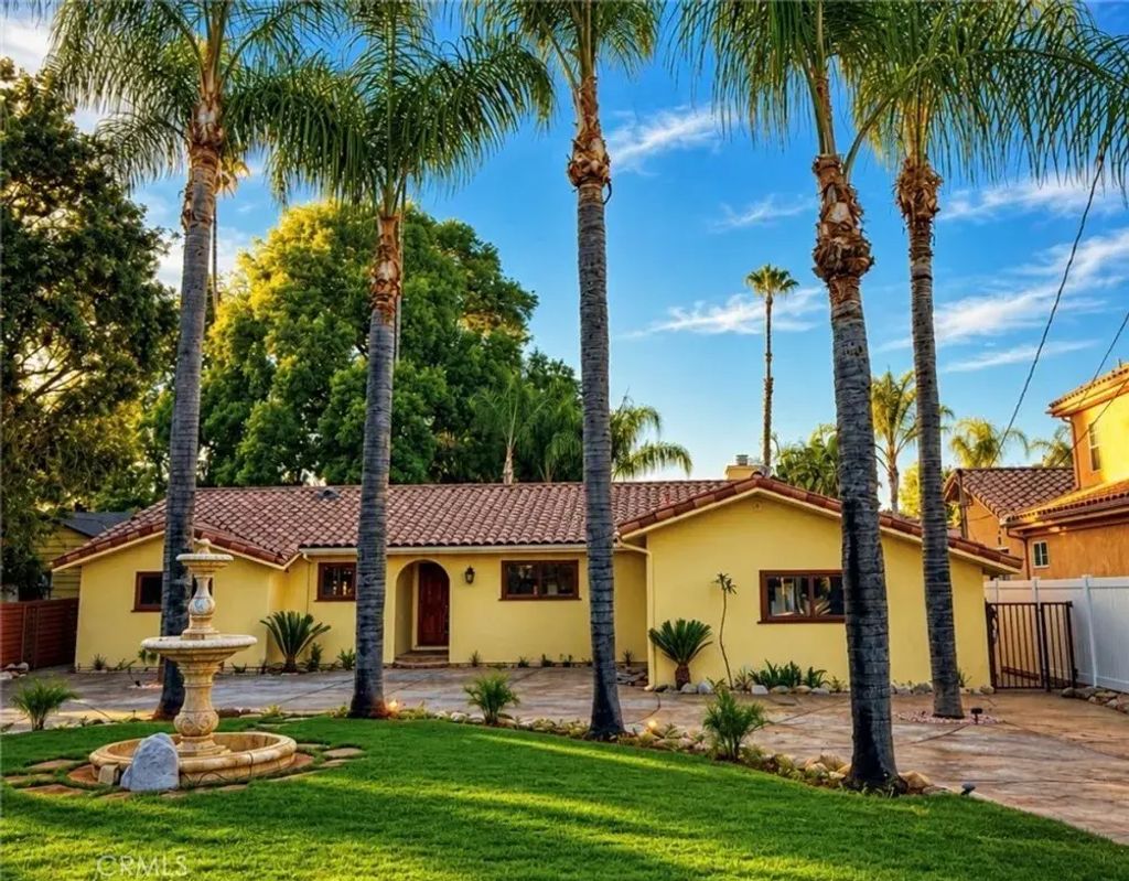 17827 Roscoe Boulevard, Northridge