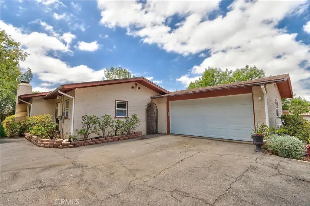 1645 S Hannalei, Vista