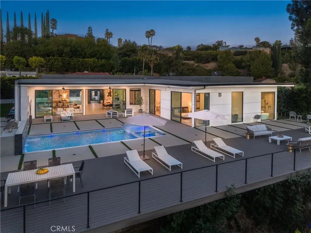 17977 Medley Drive, Encino