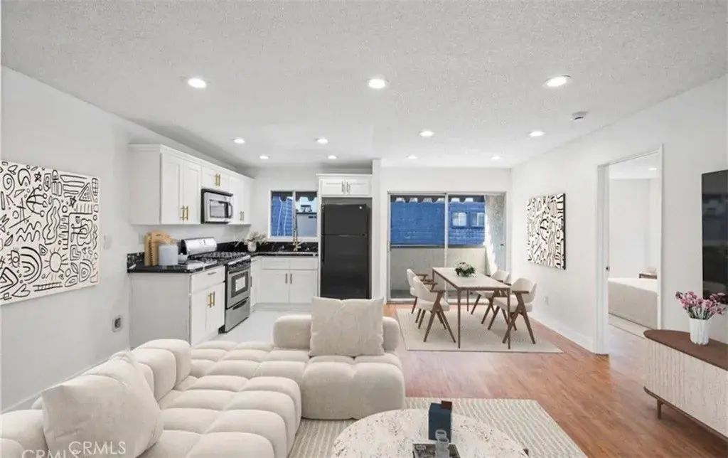 18530 Hatteras 333, Los Angeles