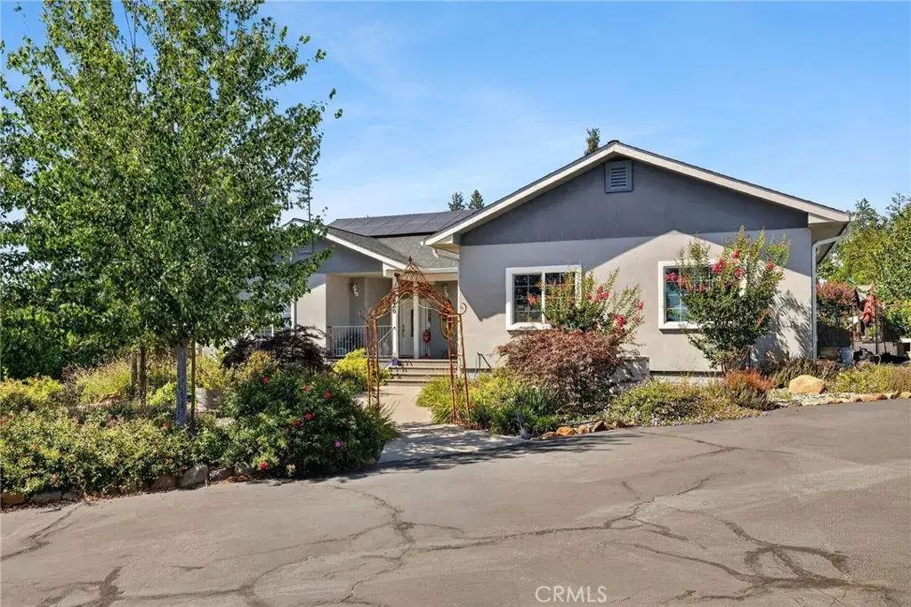 6226 Graham, Paradise