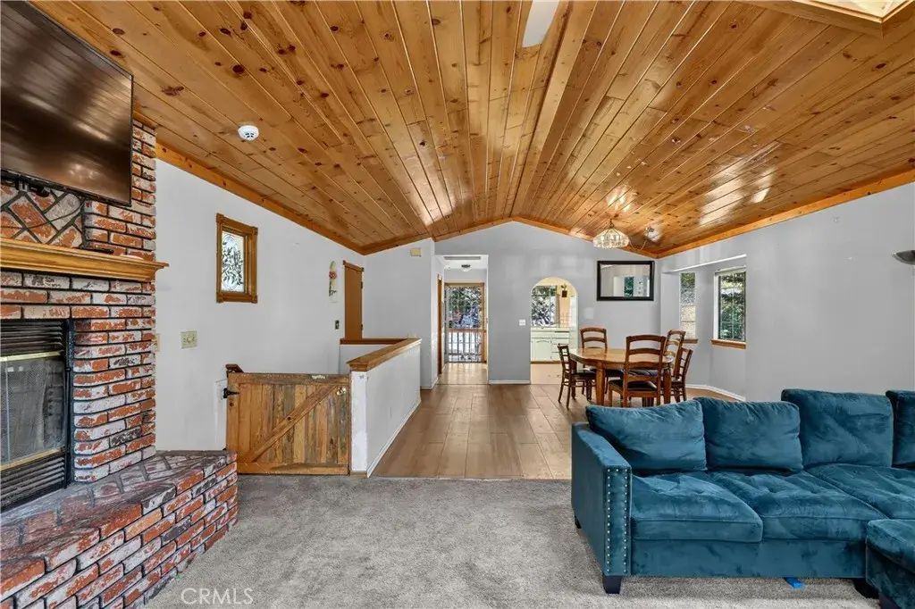 1039 Lausanne, Crestline