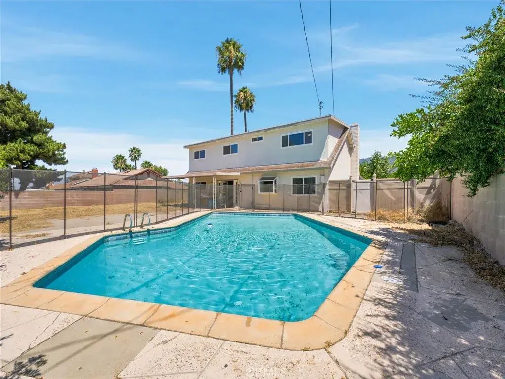 25815 Holly Vista Boulevard, San Bernardino