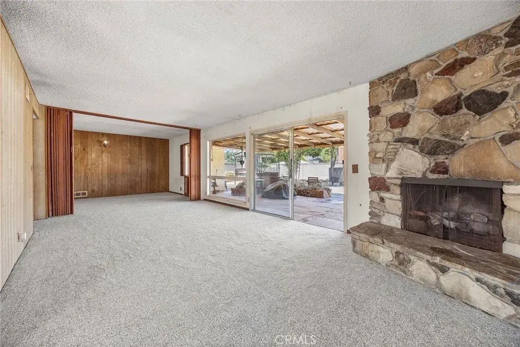 8425 Saturn, Buena Park
