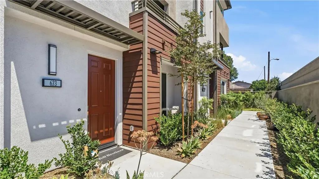 633 S Lyon St, Santa Ana