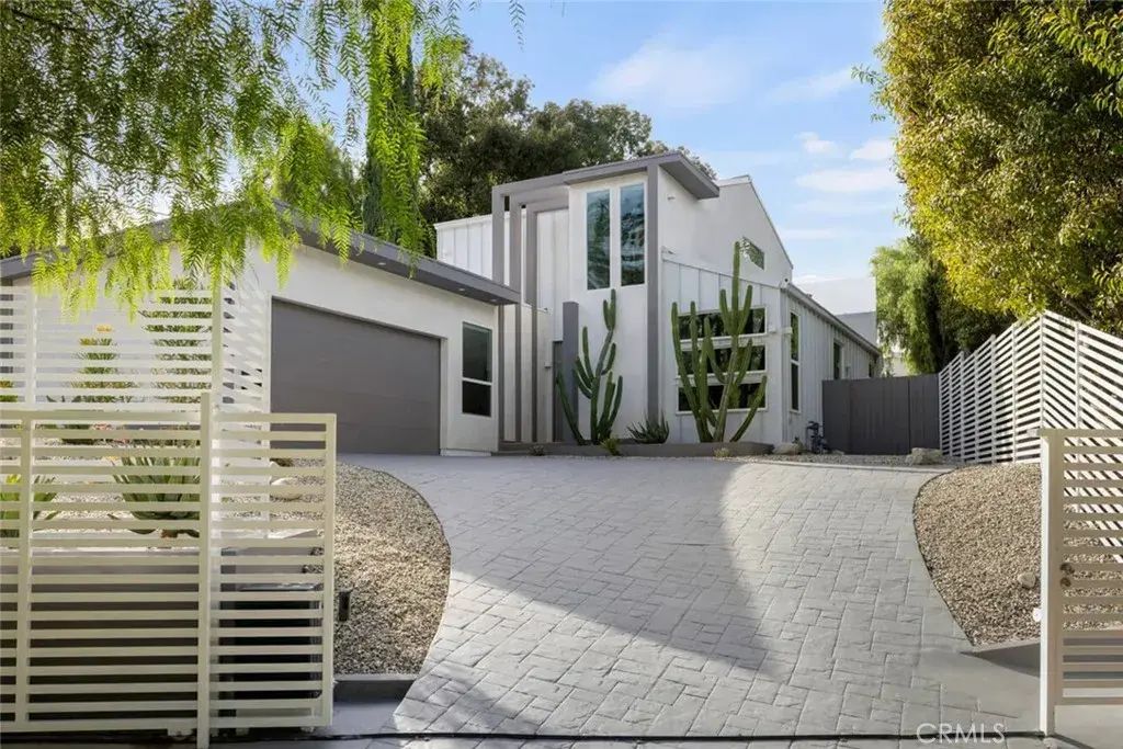4731 Topanga Canyon Boulevard, Woodland Hills