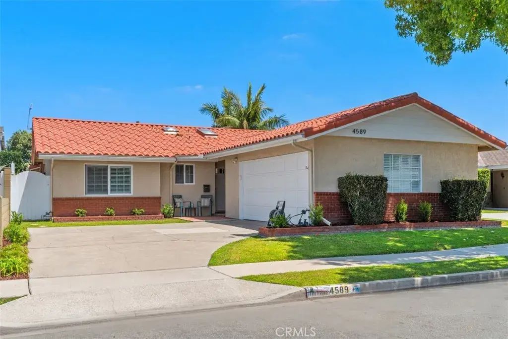 4589 Hazelnut Avenue, Seal Beach