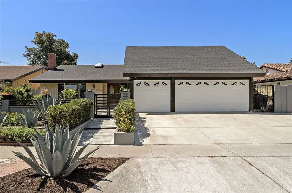 210 W Alton Avenue, Santa Ana
