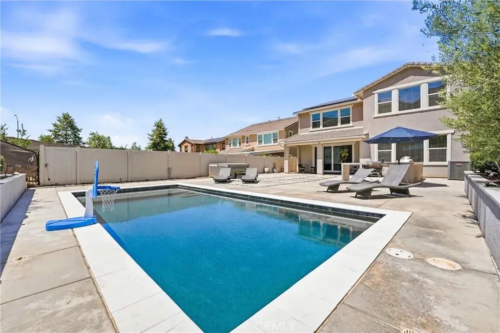 35817 Shetland East, Fallbrook
