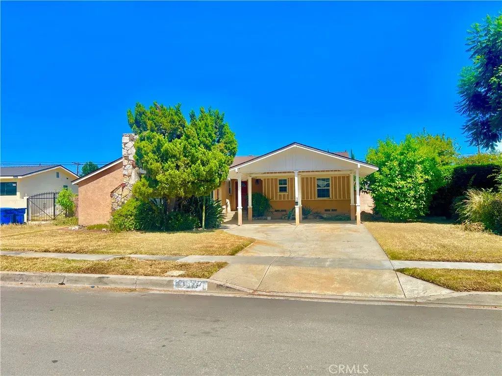 16527 Superior, Northridge