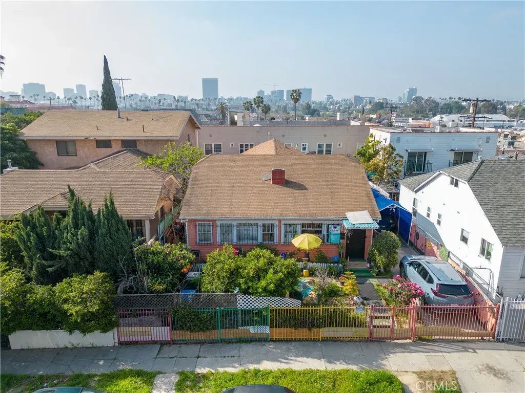 4452 Rosewood Avenue, Los Angeles