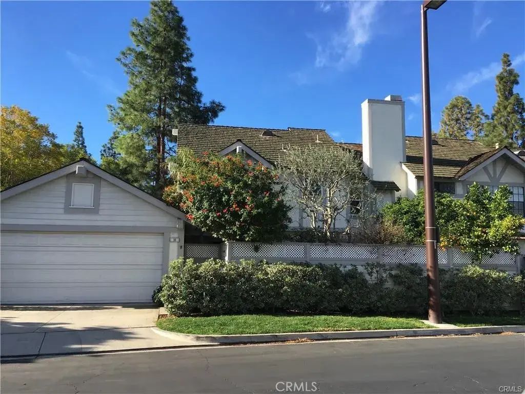 16 Goldstone, Irvine
