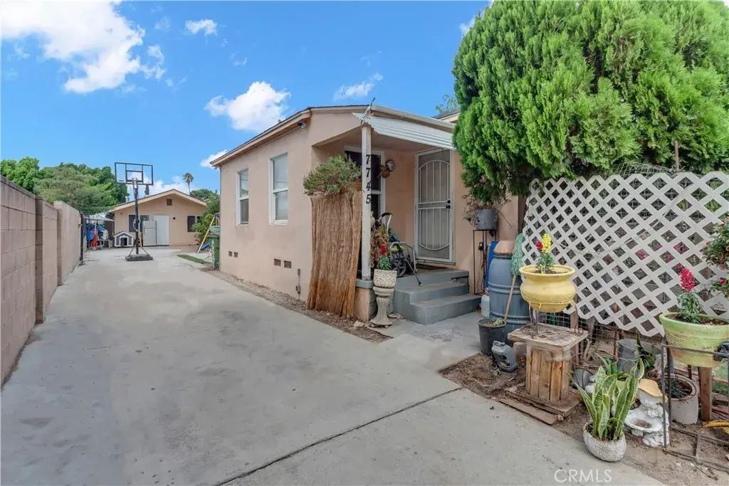 7745 Radford, North Hollywood