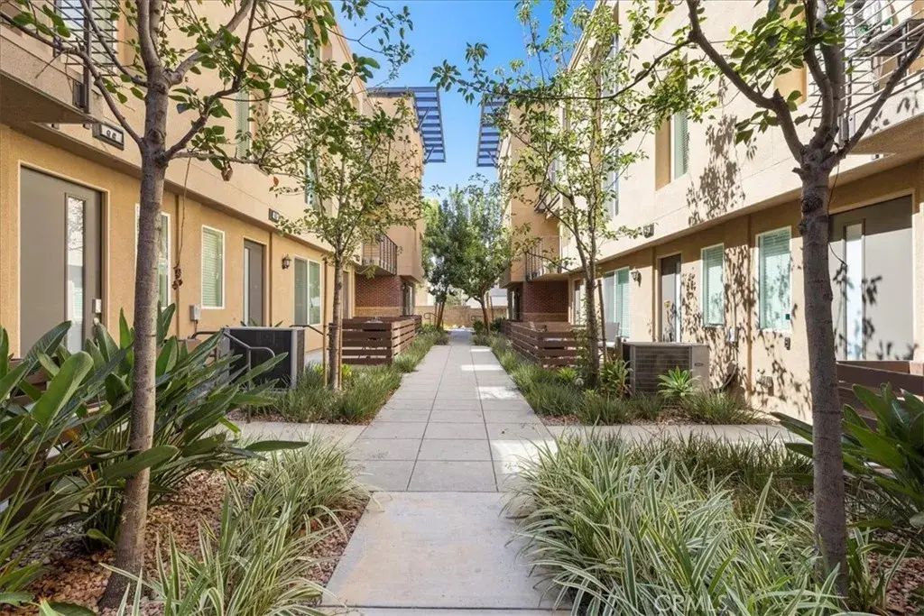 422 W Route 66 84, Glendora