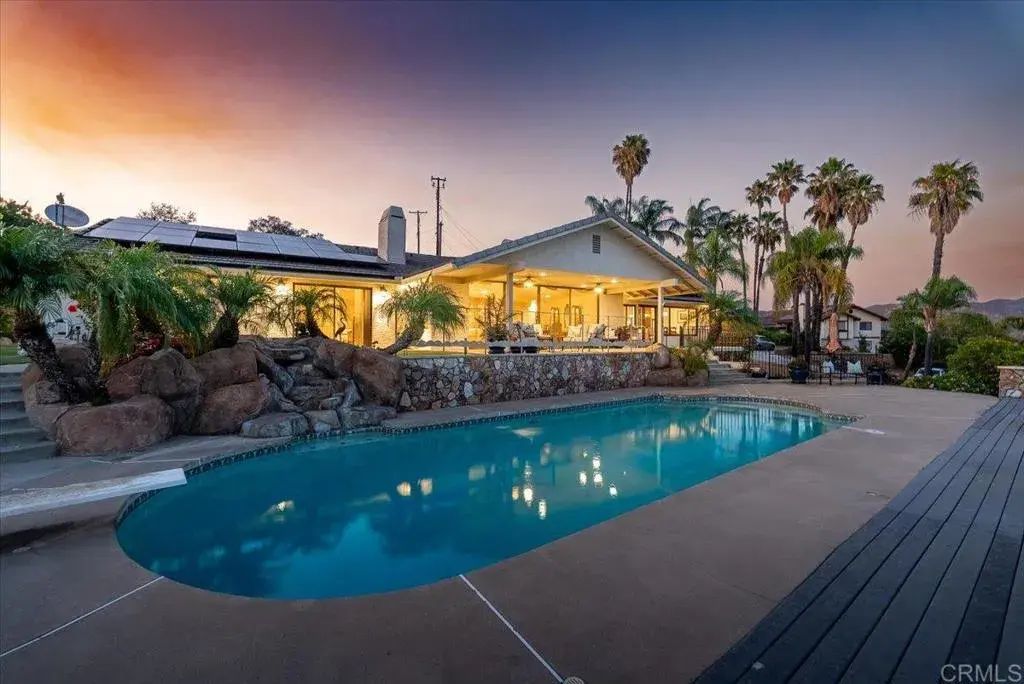 2275 Via Cascabel, Escondido