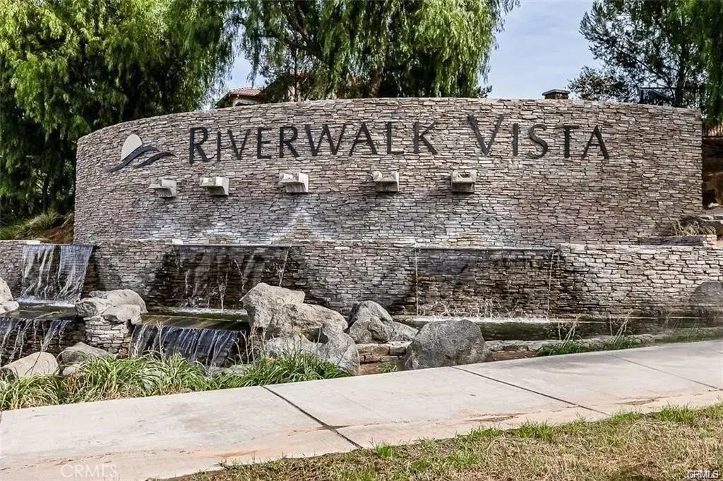 3285 Ledgewood Cir, Riverside