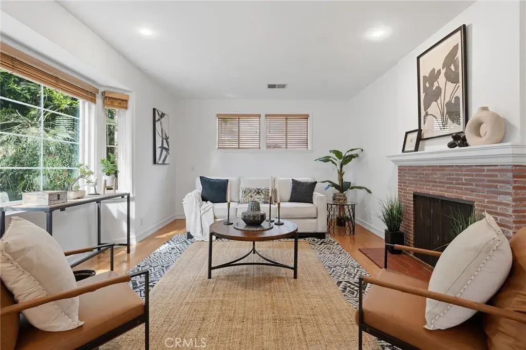 14335 Magnolia, Sherman Oaks