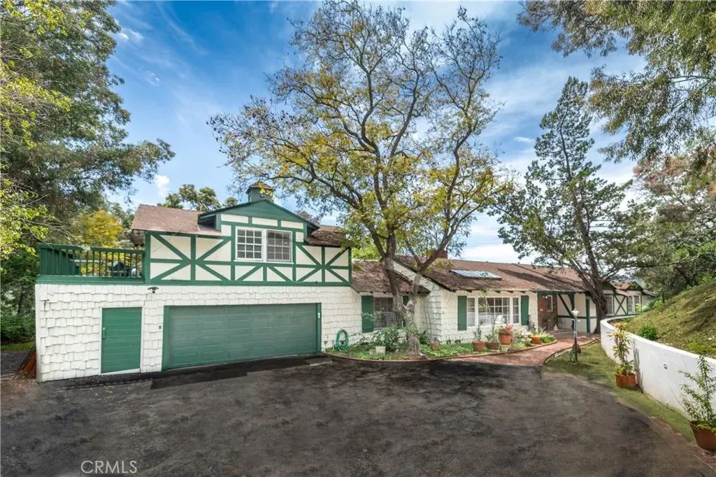 11446 Amanda Drive, Studio City