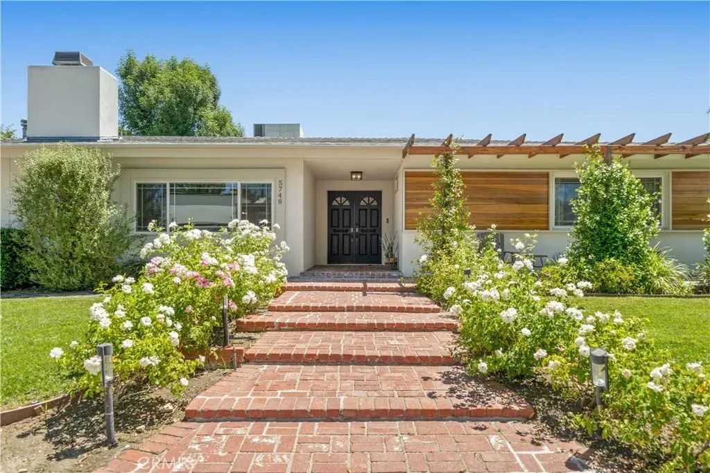 5748 Larryan Drive, Woodland Hills