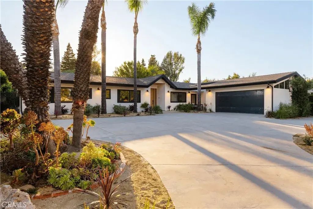 5313 Crebs Avenue, Tarzana