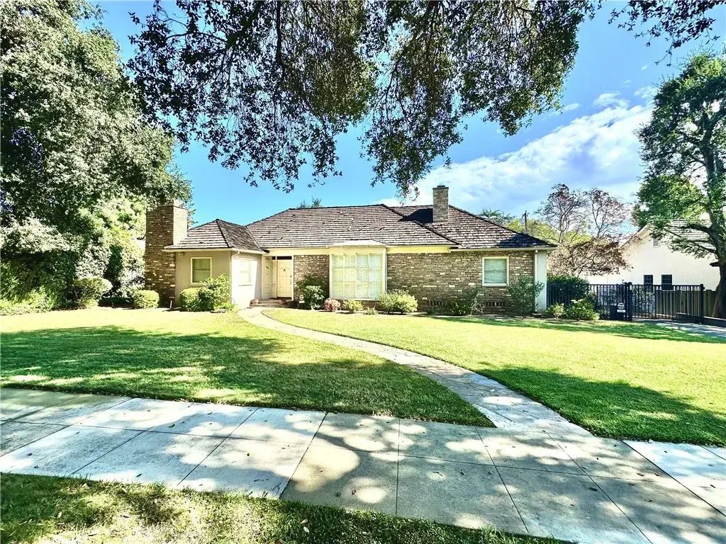 1488 Kensington Road, San Marino