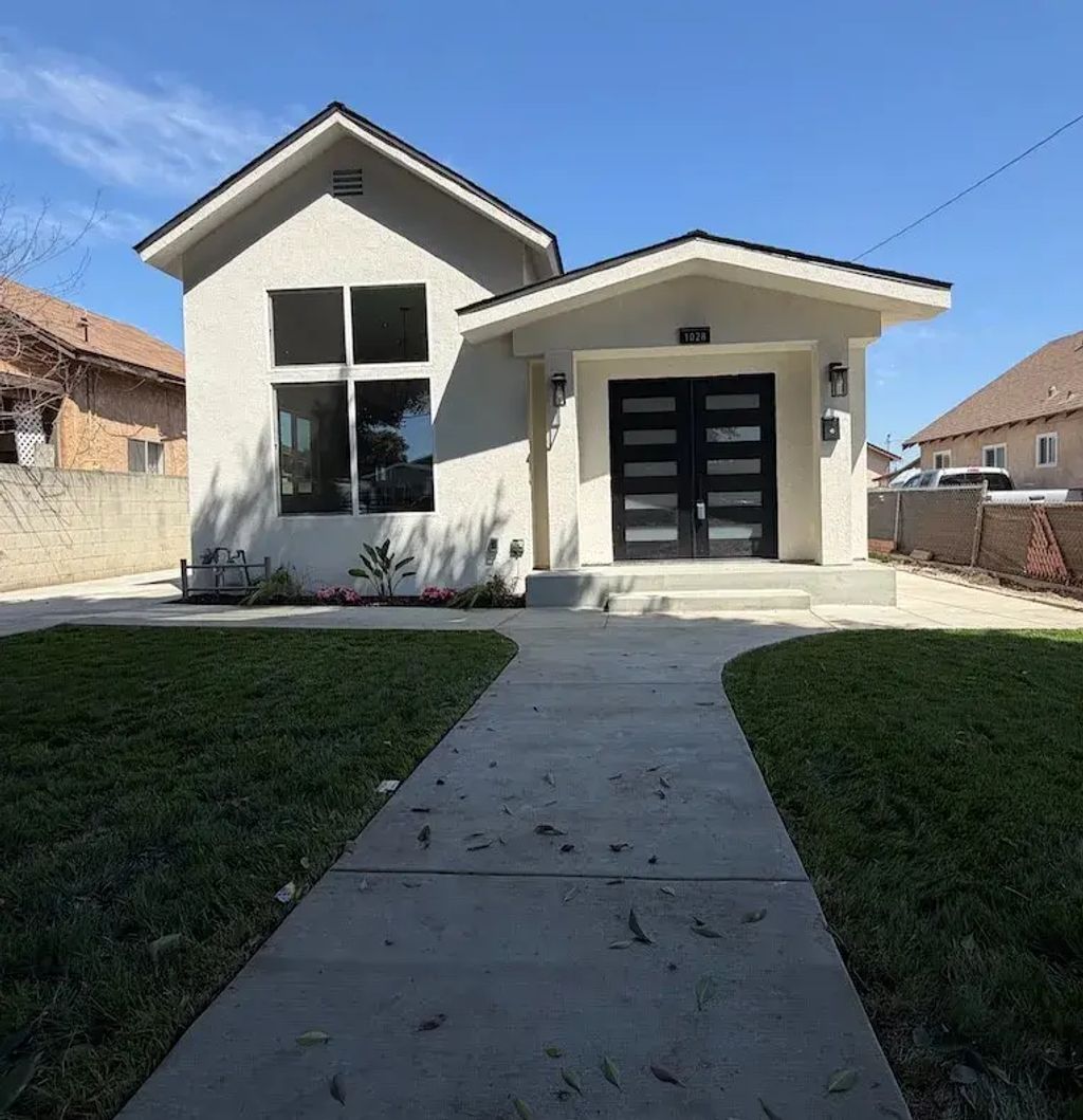 1028 S Gage, Los Angeles