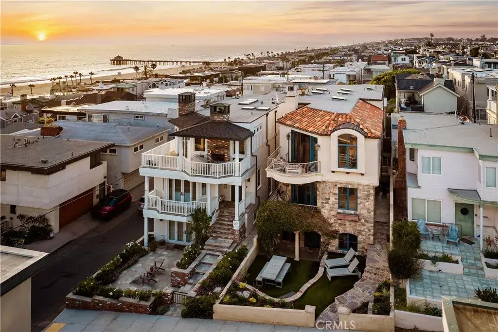 221 3rd, Manhattan Beach