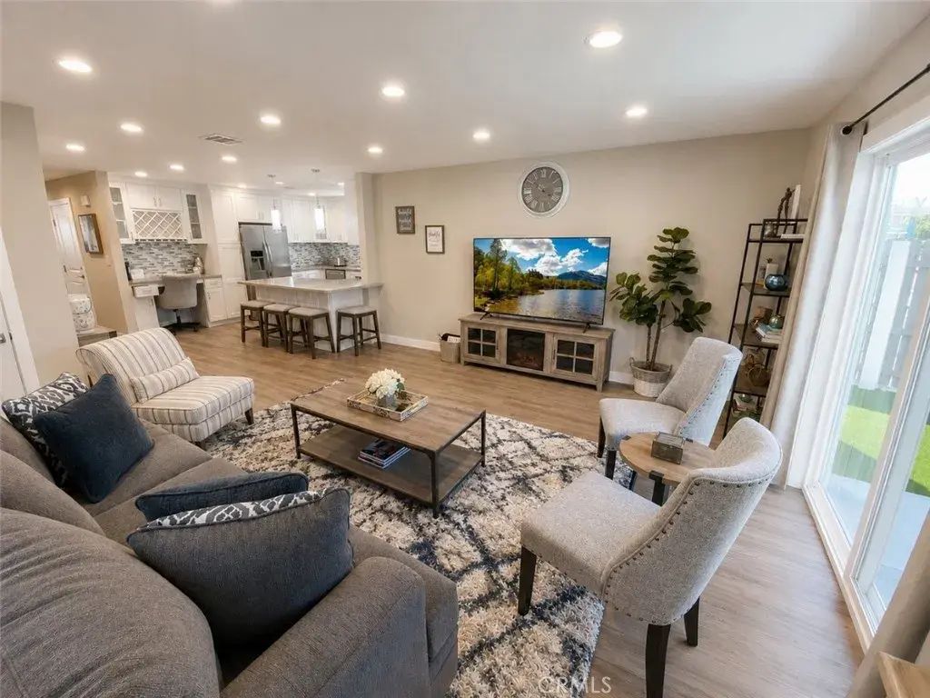 401 Eton, Burbank