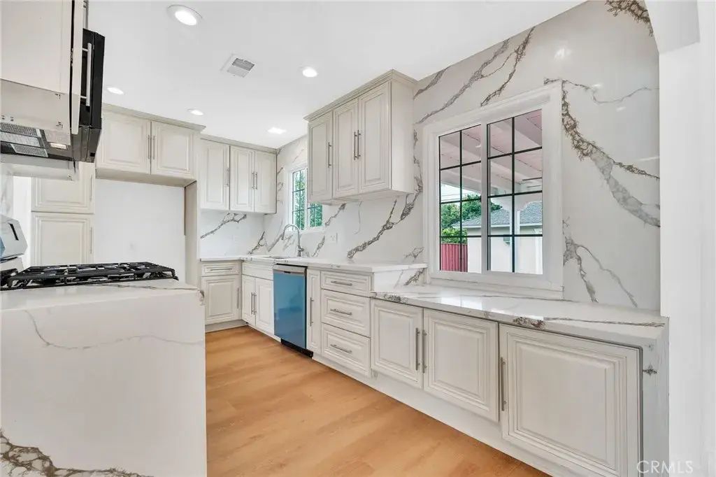 20756 Saticoy Street, Winnetka